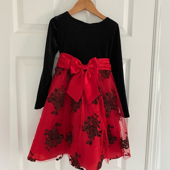 Gorgeous black and red dress with bow detail - Picture 1 of 4